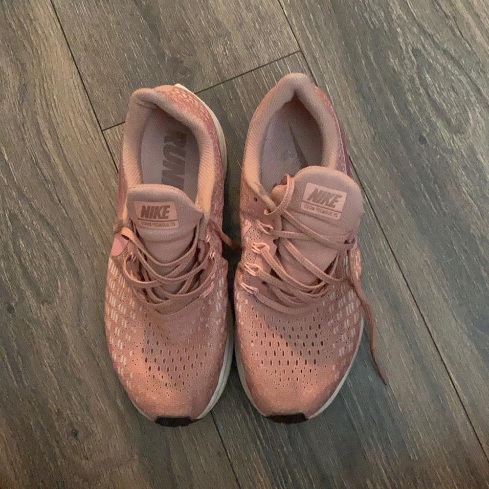 Nike size 8 Pink